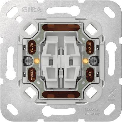 Quadratischer elektrischer Schaltermechanismus, Zentralansicht. Metallrahmen mit der Beschriftung „GIRA