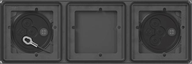 Ein quadratischer, schwarzer, leerer Wandsteckdosenrahmen, von vorne betrachtet.