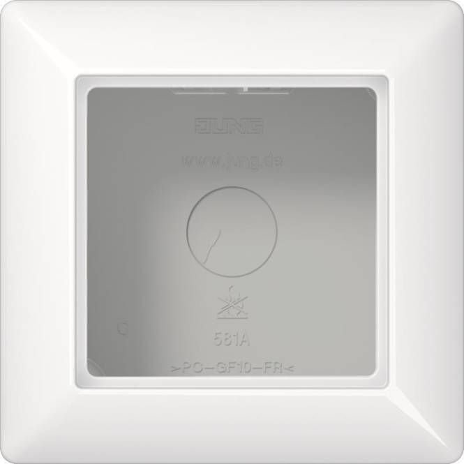 Eine weiße wandmontierte GFCI-Steckdosenabdeckung mit einer durchsichtigen Kunststoffplatte, auf der Herstellermarke und Modellnummern angezeigt werden.