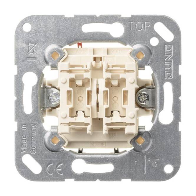 Zweirichtungs-Lichtschalter-Steckdosen-Mechanismus auf einer Metallmontageplatte, oben gekennzeichnet, mit Schraubenlöchern in jeder Ecke zur Installation.