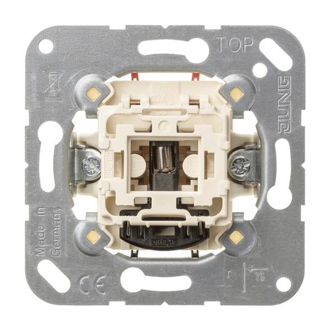 Elektrische Wandschalter-Steckdose mit sichtbarem inneren Mechanismus und Metallrahmen; beschriftet mit 'Oben' und 'Made in Germany', geeignet zur Installation.