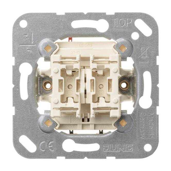 Eine Metall- und Kunststoff-Elektrokomponente, die auf einer Montageplatte befestigt ist und zur Installation in einem Verdrahtungssystem konzipiert ist.