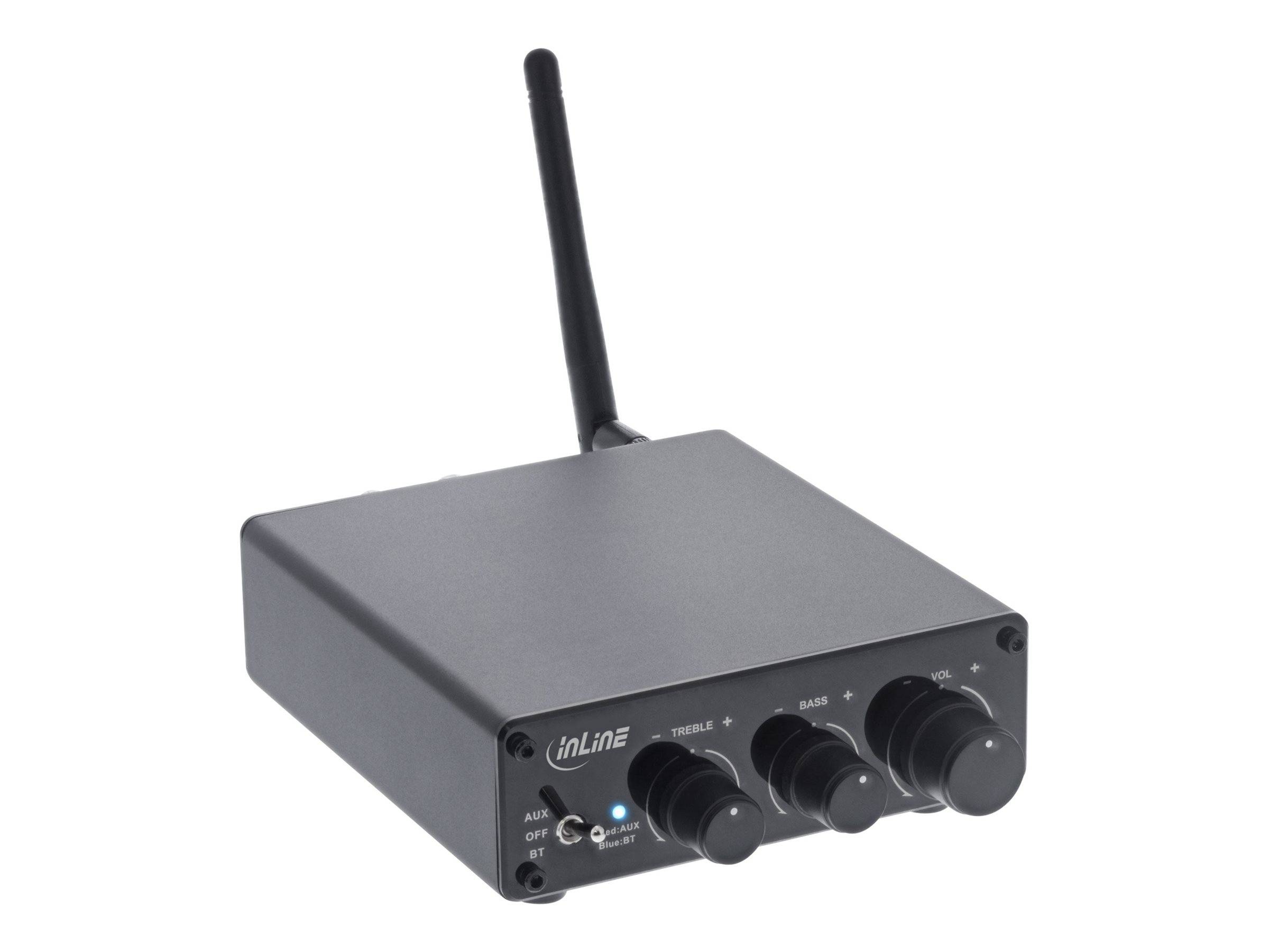 Eine große, schlichte Pappschachtel mit einem kleinen weißen Etikett in der oberen rechten Ecke. Die Schachtel ist geschlossen und ohne Markierungen.