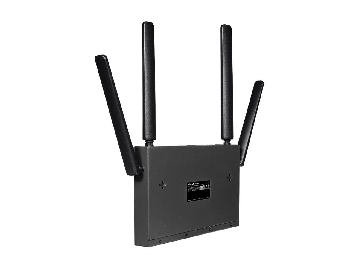 Schwarzer Wi-Fi-Router mit vier aufrechtstehenden Antennen auf weißem Hintergrund.