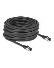 Aufgerolltes schwarzes Ethernet-Netzwerkkabel mit Steckern an beiden Enden.