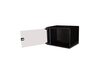 Schwarzes Server-Rack mit geöffneter Seitentür, das leeren Innenraum für elektronische Geräte zeigt, auf weißem Hintergrund.