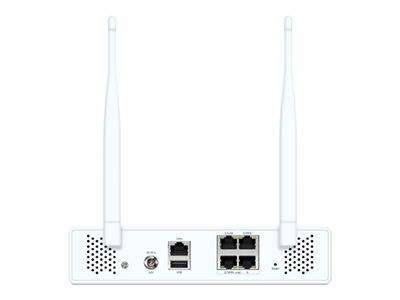 Ein weißer kabelloser Router mit zwei Antennen, der verschiedene Netzwerkanschlüsse und einen Stromanschluss auf der Rückseite zeigt.