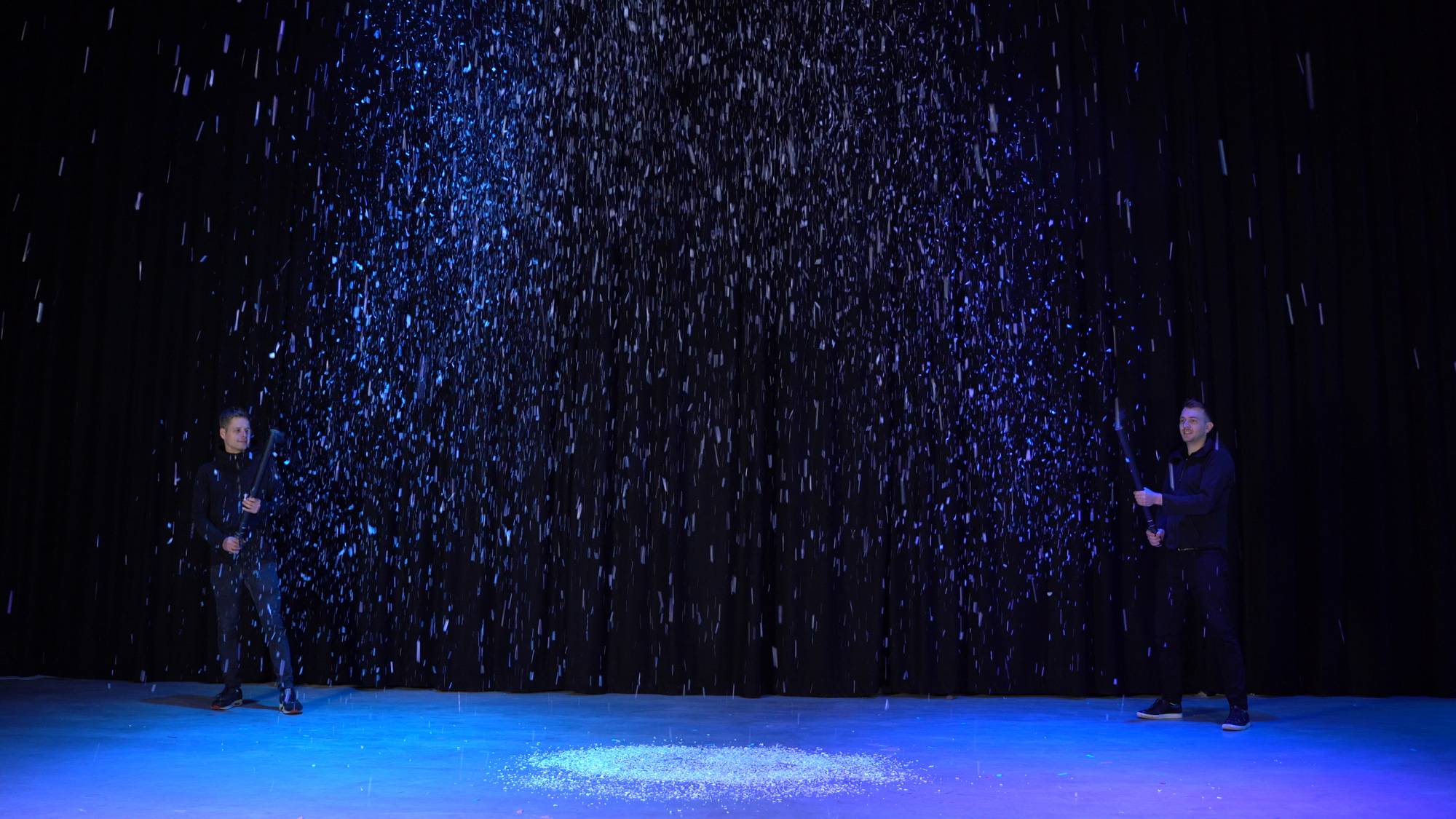 Showgear Handheld Confetti Cannon Pro 80 cm, Schneeflocken weiß, feuerhemmend und biologisch