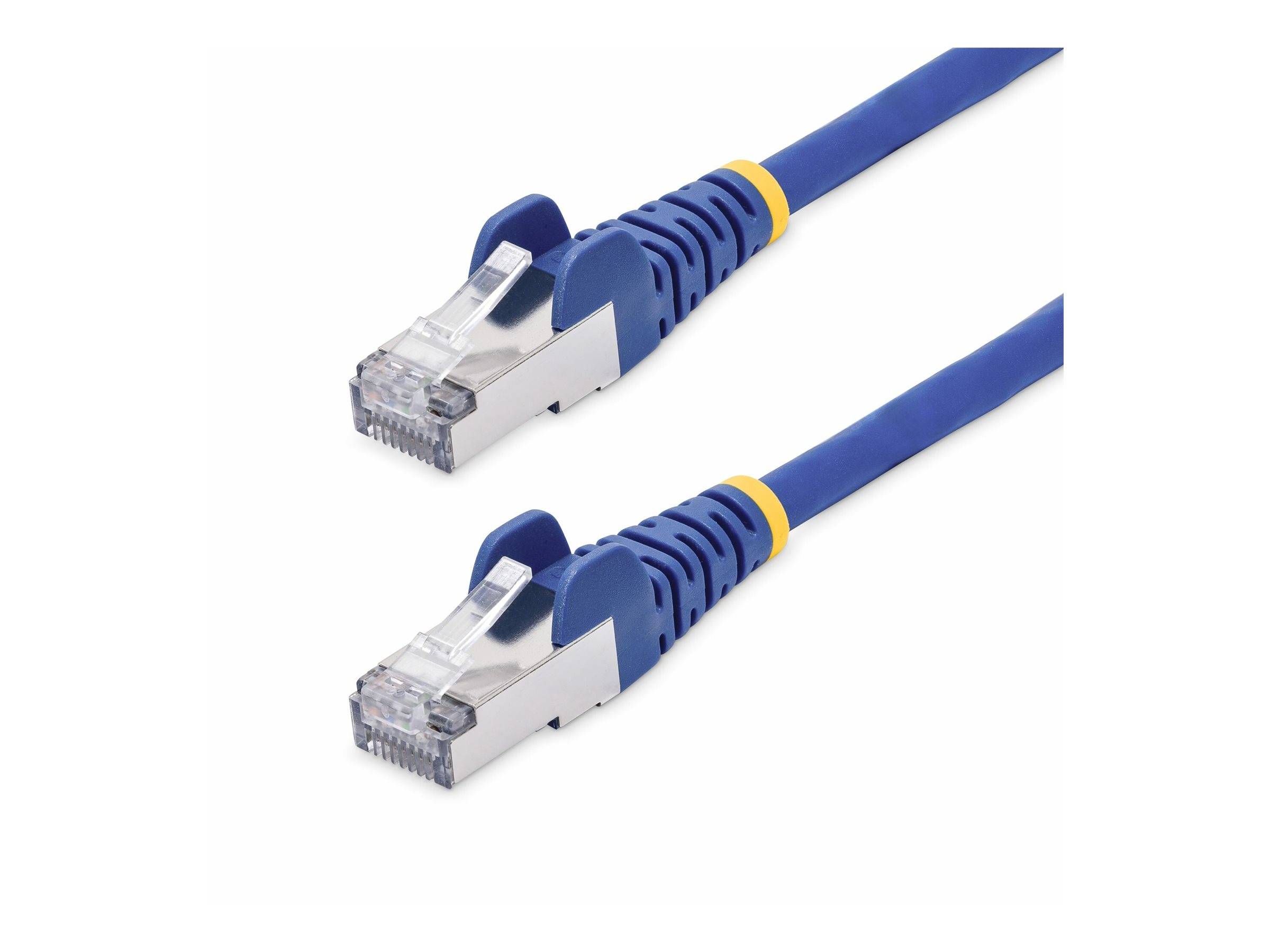 Zwei blaue Ethernet-Kabel mit Metallsteckern, gelben Akzenten und Schutzhüllen an beiden Enden.