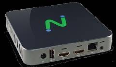 Eine kleine, schwarze Media-Streaming-Box mit Anschlüssen auf einer Seite, einschließlich HDMI und USB. Die Oberseite zeigt ein grünes „N