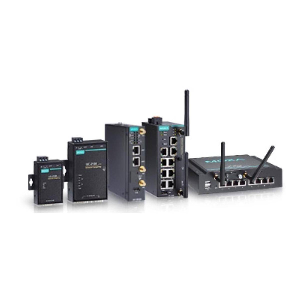 Ein Sortiment an Netzwerkgeräten wie Routern und Switches mit Antennen, ausgestattet mit mehreren Anschlüssen und LED-Indikatoren für Konnektivität.