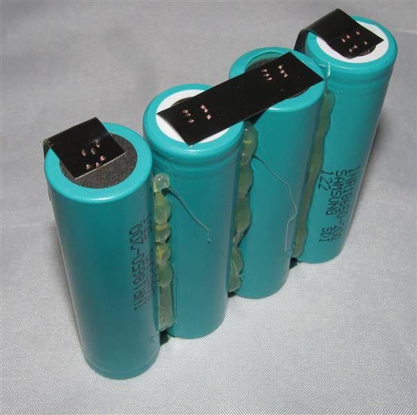 Akkupack für RYOBI BPL1414 / AEG L1414R / WORKZONE WZAS 14,4/1 Li 45.113.26 - 14,4 Volt Li-Ion zum Selbsteinbau 2500mAh / 36,00Wh - Li-Ion