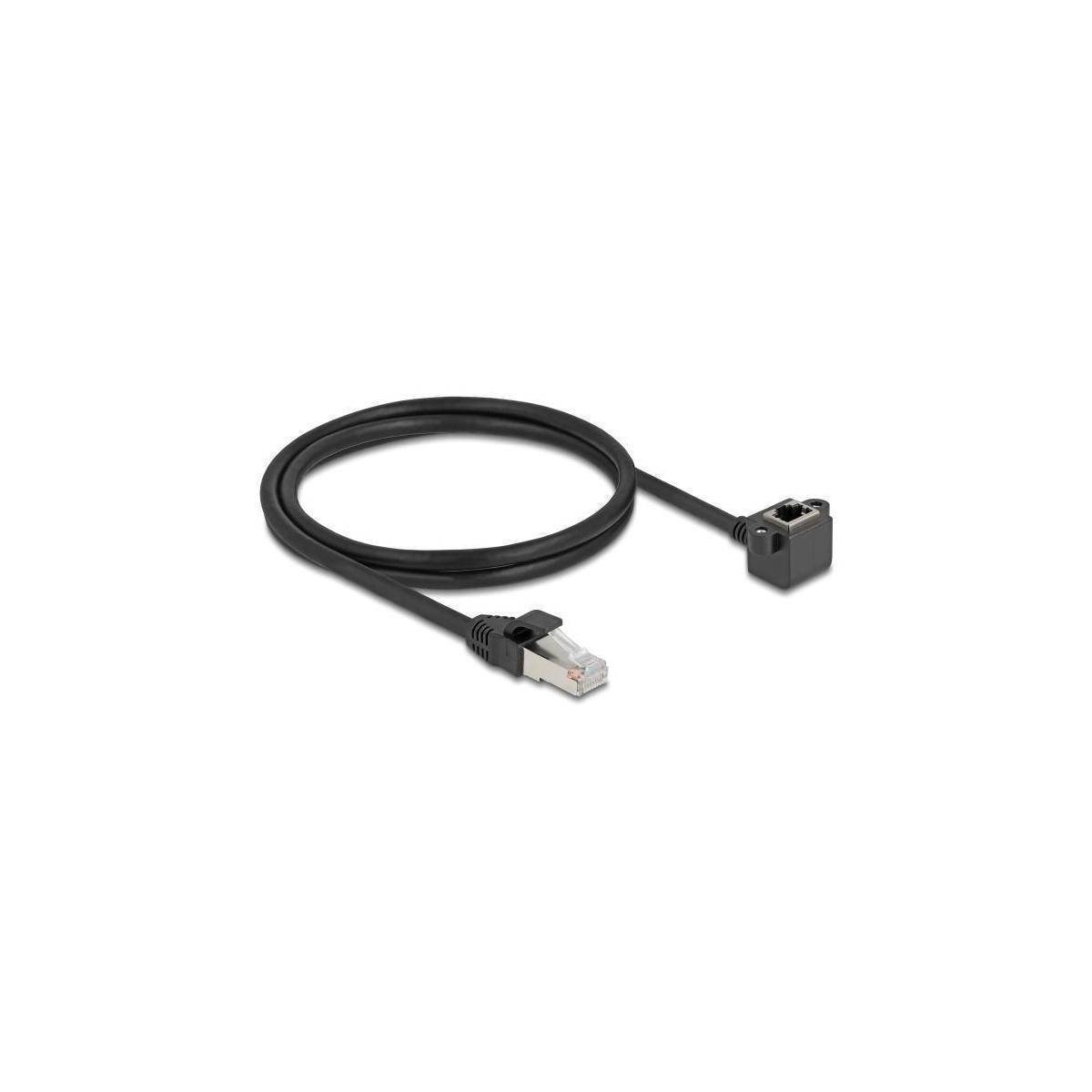 Schwarzes Ethernet-Verlängerungskabel mit Anschlüssen an beiden Enden vor einem weißen Hintergrund.