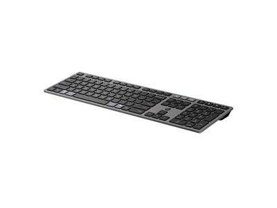 Eine schwarze kabellose Tastatur mit flachen, niedrigen Tasten, die leicht nach oben geneigt sind und für komfortables und effizientes Tippen konzipiert sind.