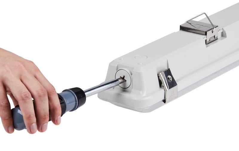 DOTLUX LED-Feuchtraumleuchte MISTRAL IP66 1540mm max.57W 4000K gefrostet