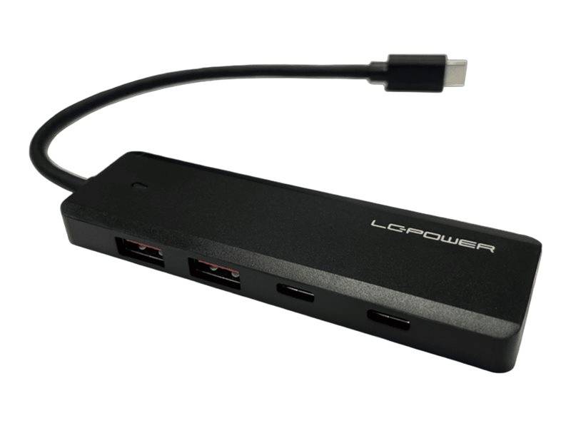 Ein schwarzer USB-C-Hub mit mehreren Anschlüssen, einschließlich USB und HDMI, der über ein Kabel verbunden ist. Der Markenname ist auf dem Gerät sichtbar.
