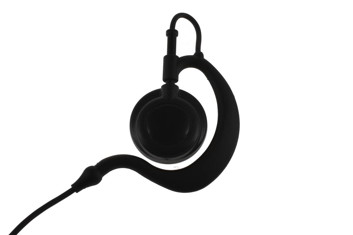 Ein einzelner schwarzer Kopfhörer mit Kabel und gebogenem, flexiblem Bügel-Design, der über das Ohr passt, um während der Verwendung einen sicheren Sitz zu gewährleisten.