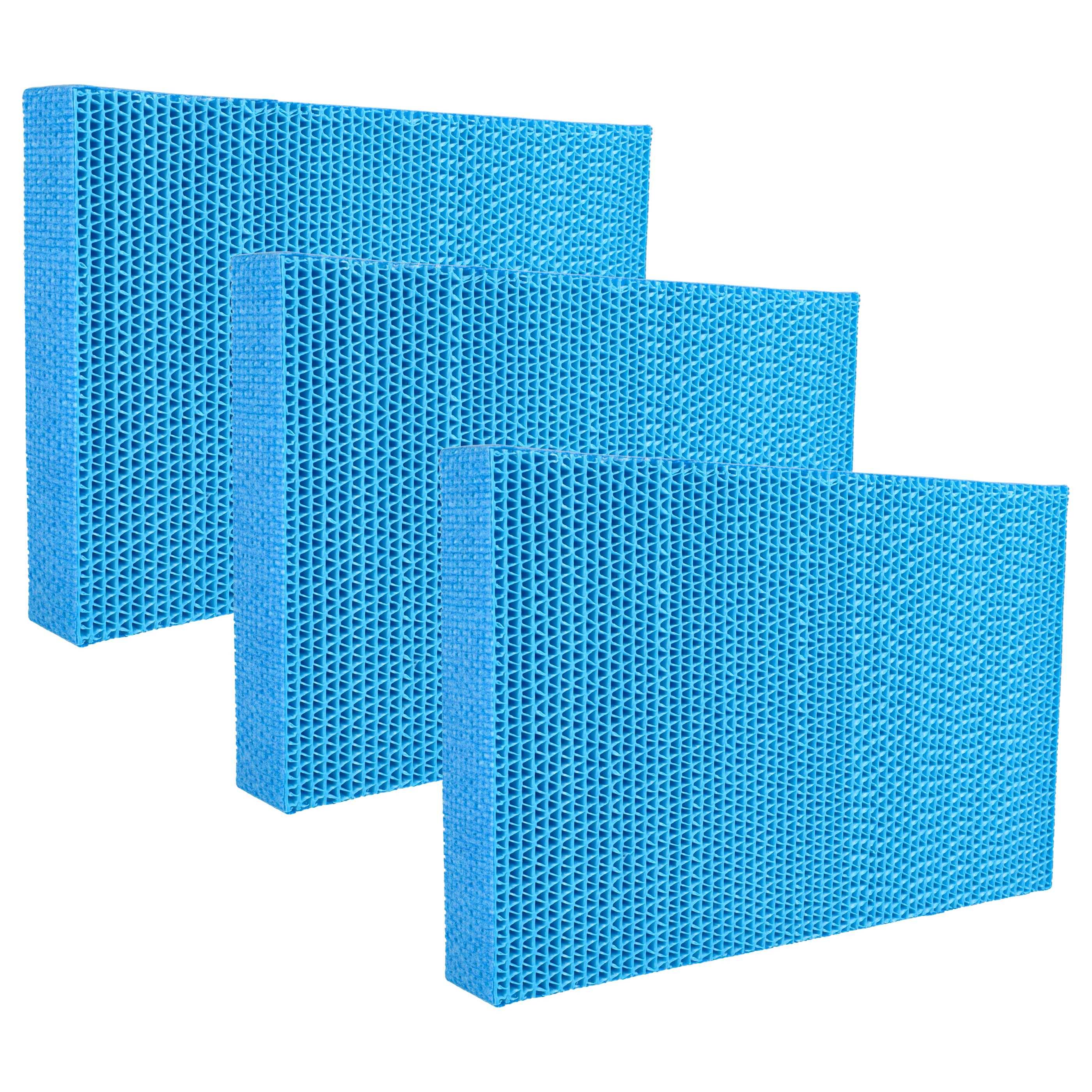 Drei blaue rechteckige Luftfilter mit einem Wabenmuster, nebeneinander angeordnet, zeigen ihre Dicke und Textur.