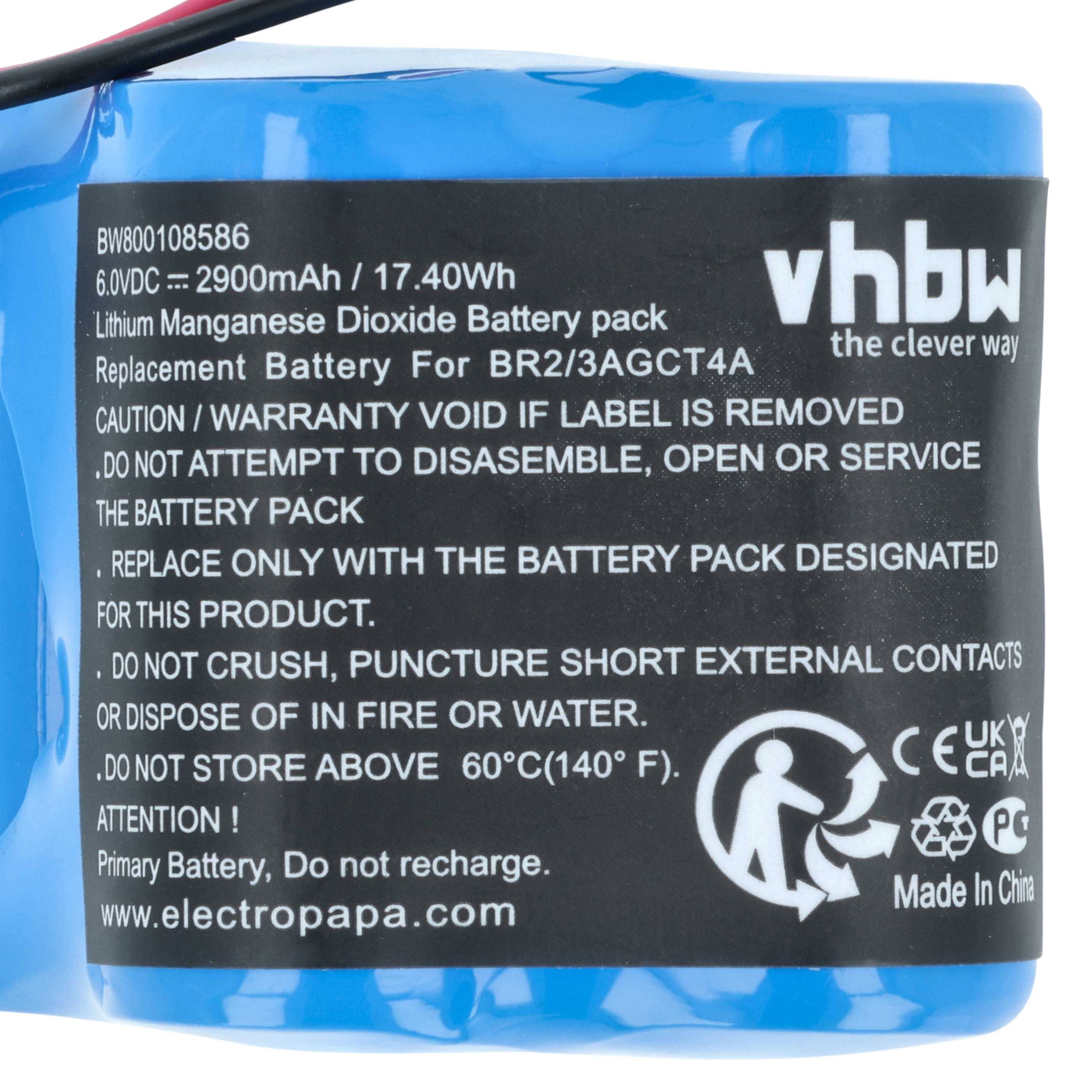 Eine blaue Lithium-Mangandioxid-Batterie mit folgenden Spezifikationen: 6,0 VDC, 2900 mAh, 17,40 Wh. Warnhinweise zur Wartung und Entsorgung.