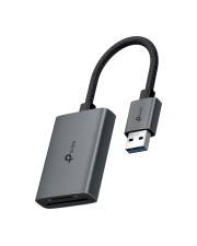 Ein USB-Adapter mit einem kurzen Kabel, der einen USB-A-Anschluss auf der einen Seite und einen rechteckigen Hub auf der anderen Seite aufweist und zum Anschluss von Geräten verwendet wird.