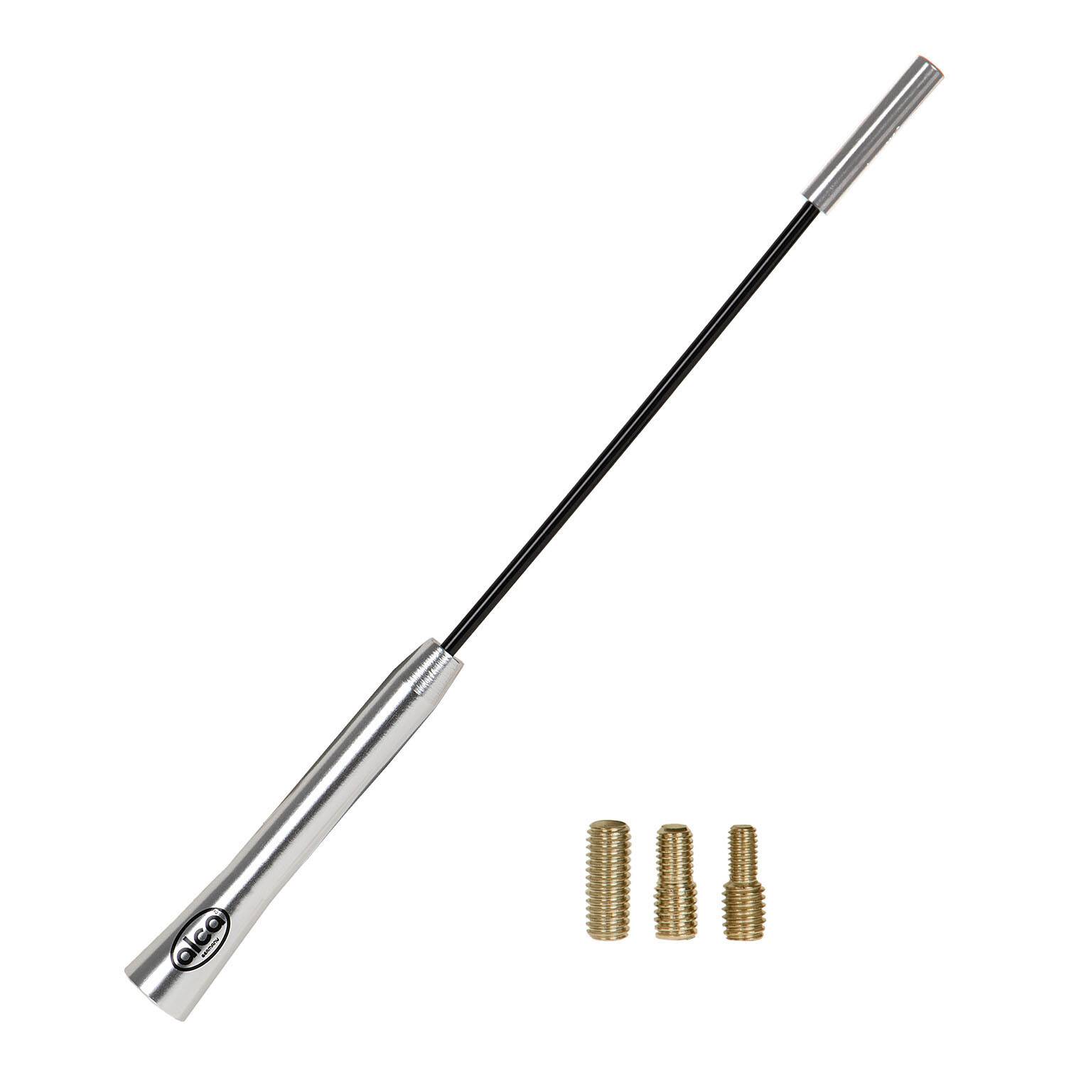 Eine schlanke Silberauto-Antenne mit schwarzer Spitze wird zusammen mit drei goldenen Schraubadaptern gezeigt, die Kompatibilitätsoptionen darstellen.