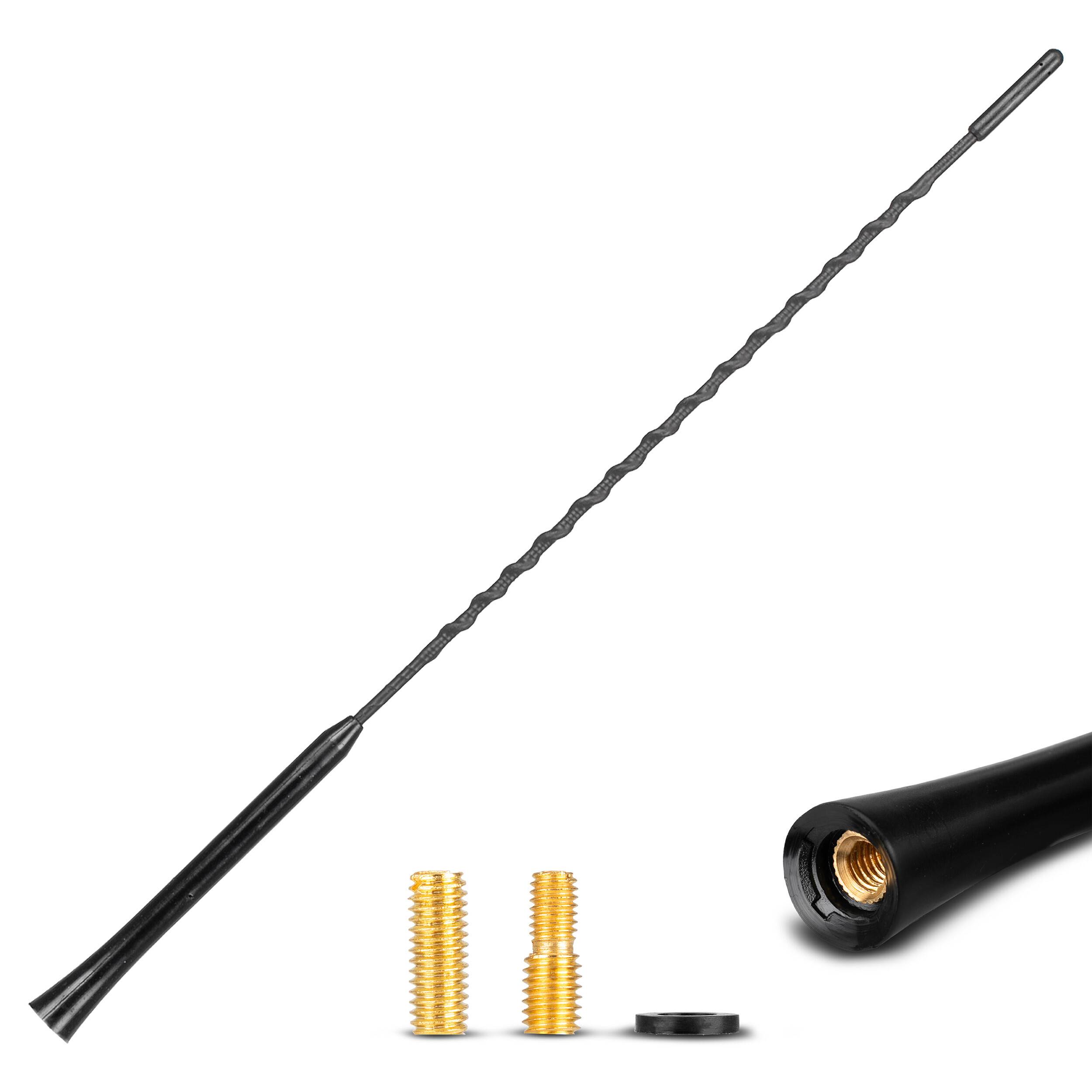 Eine lange, flexible Autoantennen mit Spiraldesign, gezeigt neben zwei goldenen Steckern und einem schwarzen Adapter.