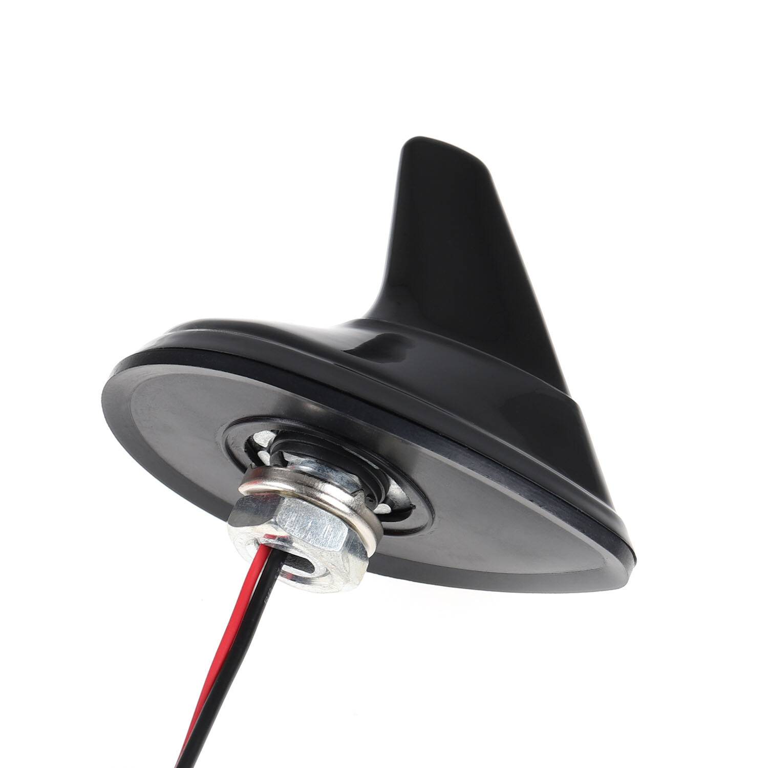 Eine schwarze Haiflossenauto-Antenne mit metallischer Basis und einem roten und schwarzen Kabel, das sich von unten erstreckt.