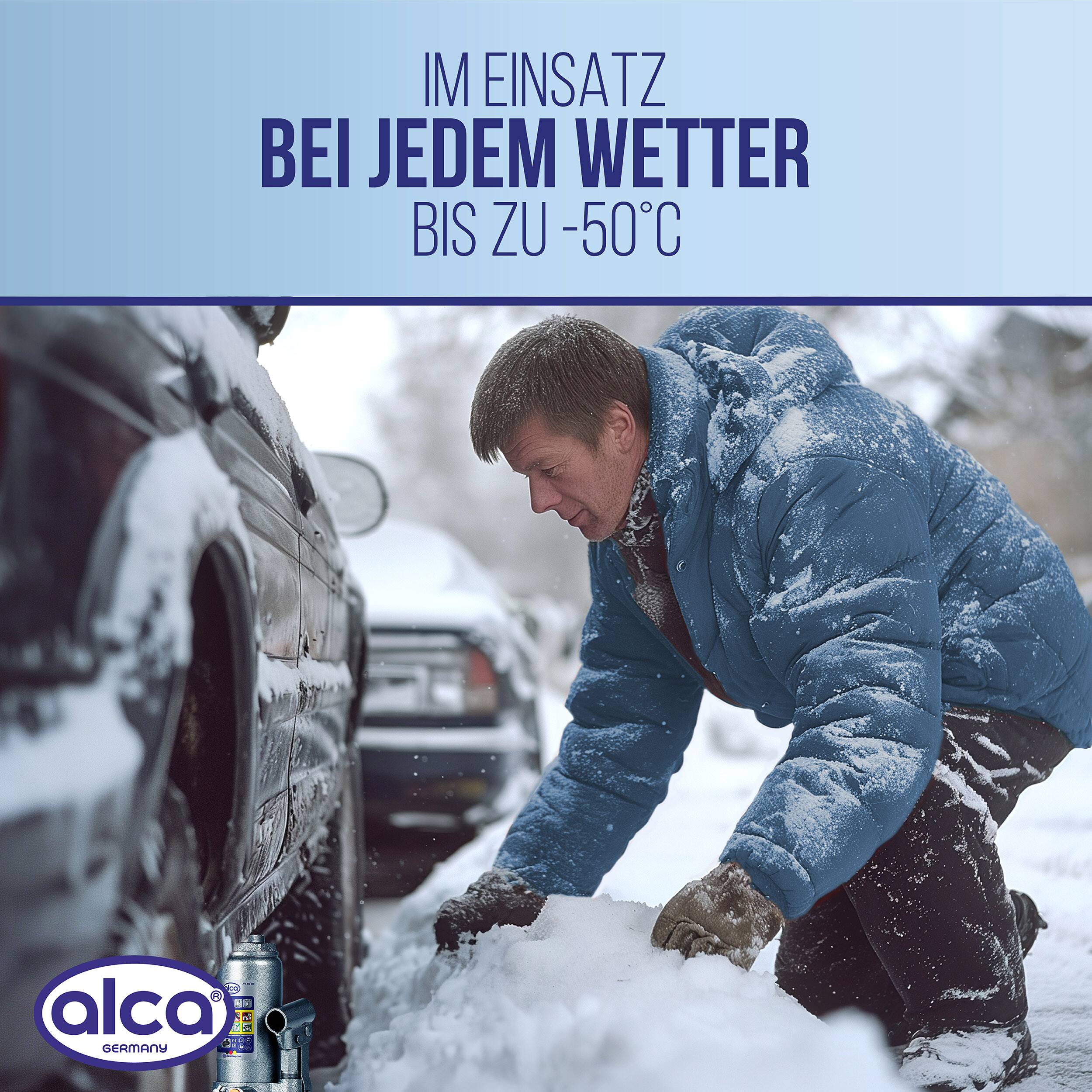 Ein Mann kniet im tiefen Schnee neben einem schneebedeckten Auto und räumt es bei einem Winterssturm frei; der Anzeigentext lautet „IM EINSATZ BEI JEDEM WETTER BIS ZU -50°C