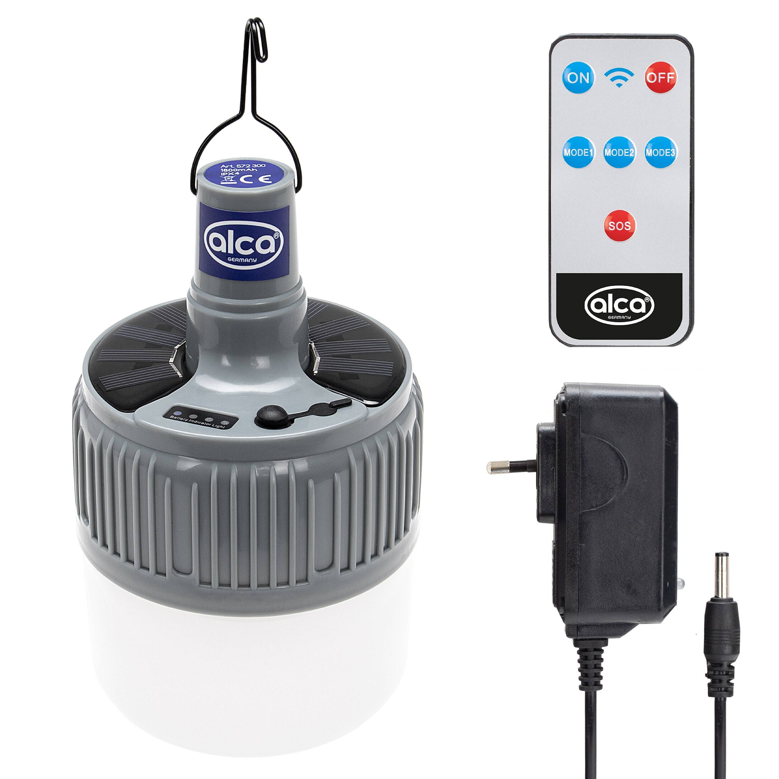 Eine tragbare LED-Campinglampe mit Fernbedienung und Ladegerät. Die Lampe verfügt über einen Haken zum Aufhängen und mehrere Einstellungen.