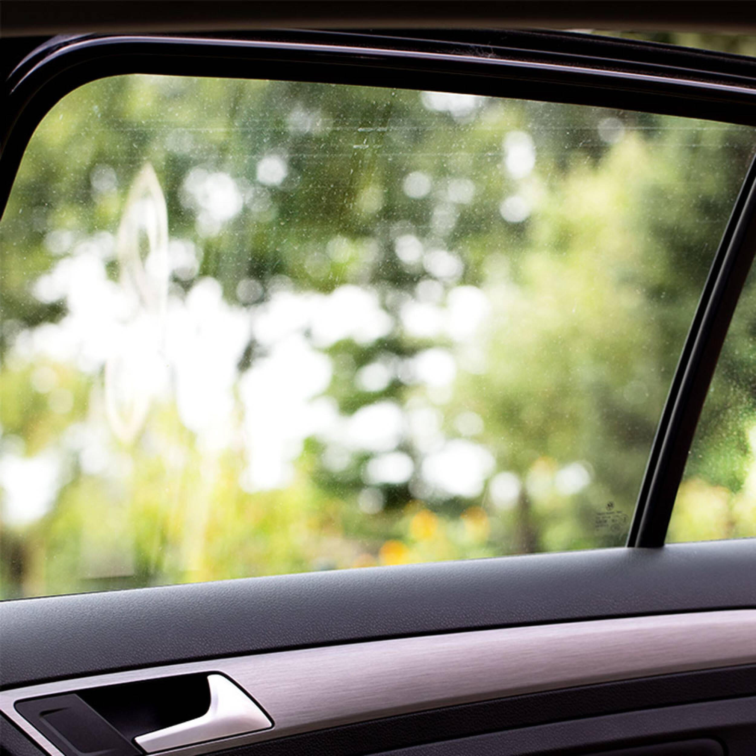 alca® Auto-Sonnenschutz 44x36cm 2er Set Autofenster Sonnenblende UV Schutz Befestigung mit Saugnäpfen Scheibe