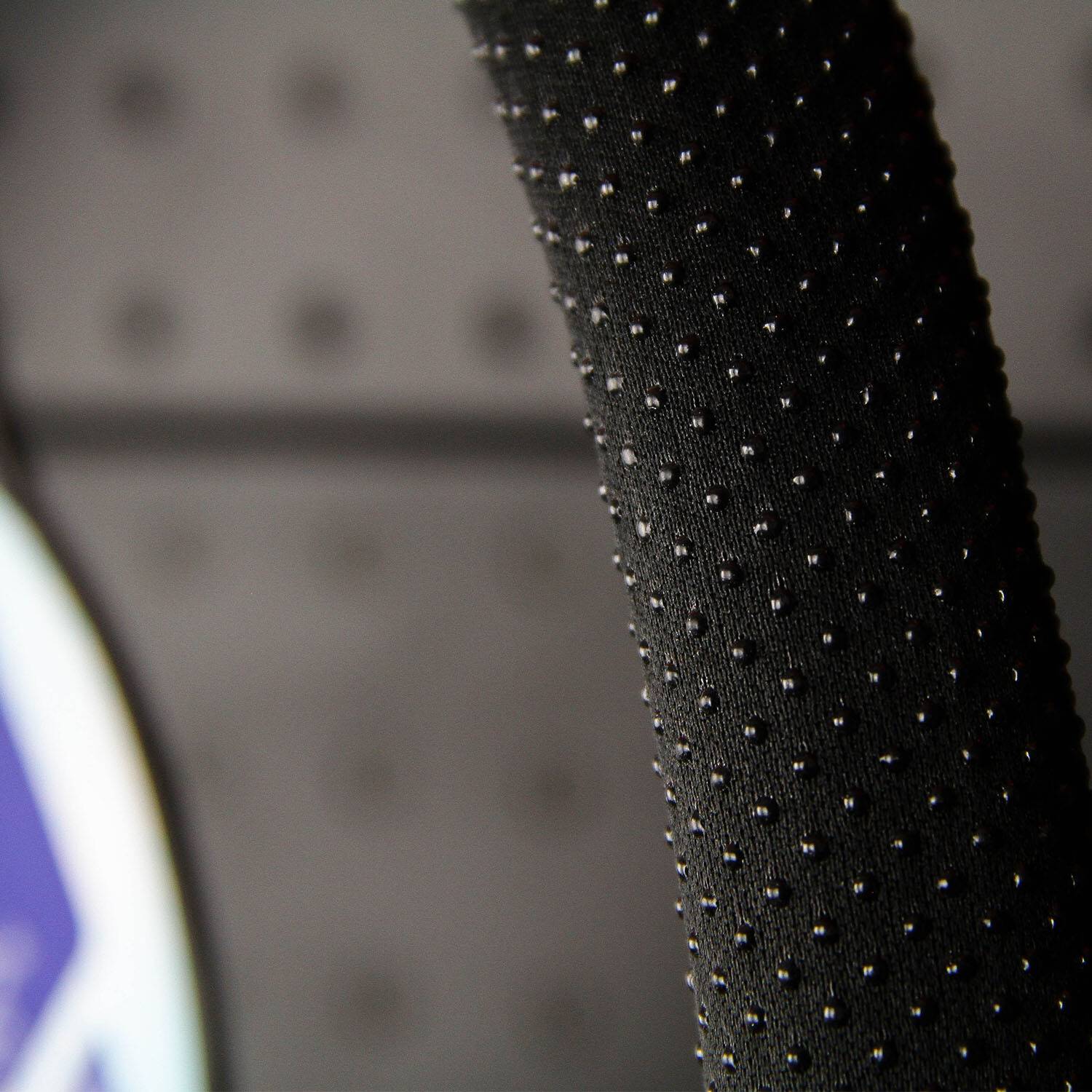 alca® Auto Lenkradhülle Luxus 37-39 cm Lenkradschoner schwarz weiches Textildesign mit genoppter Fläche Universal