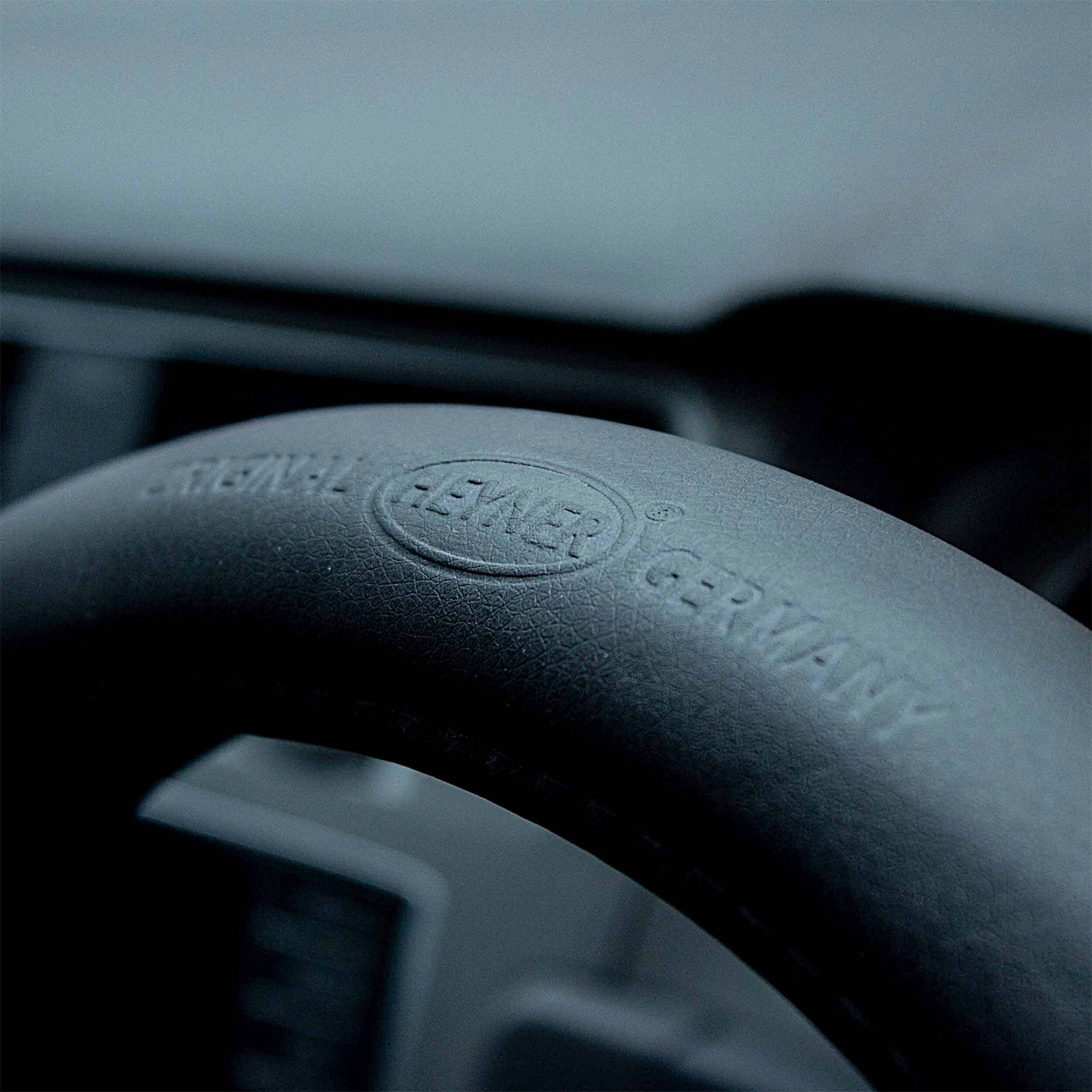 HEYNER® Lenkradhülle beige Auto 37-39 cm elegant Lenkradschoner schwarzes weiches Leder Universal griffsicher rutschfest