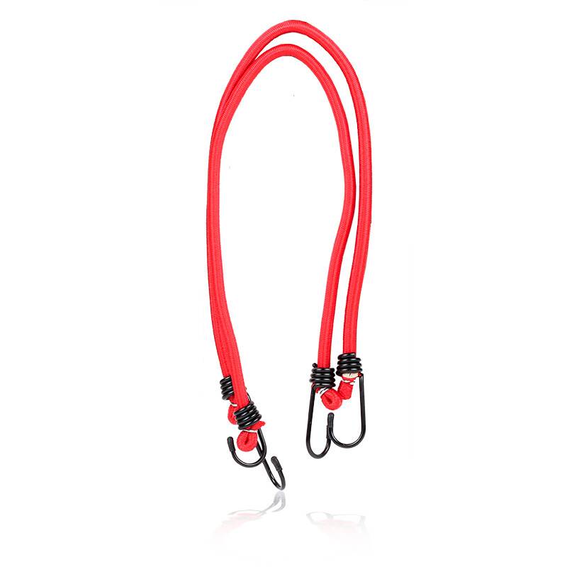Rotes Bungee-Seil mit schwarzen Haken auf weißem Hintergrund.