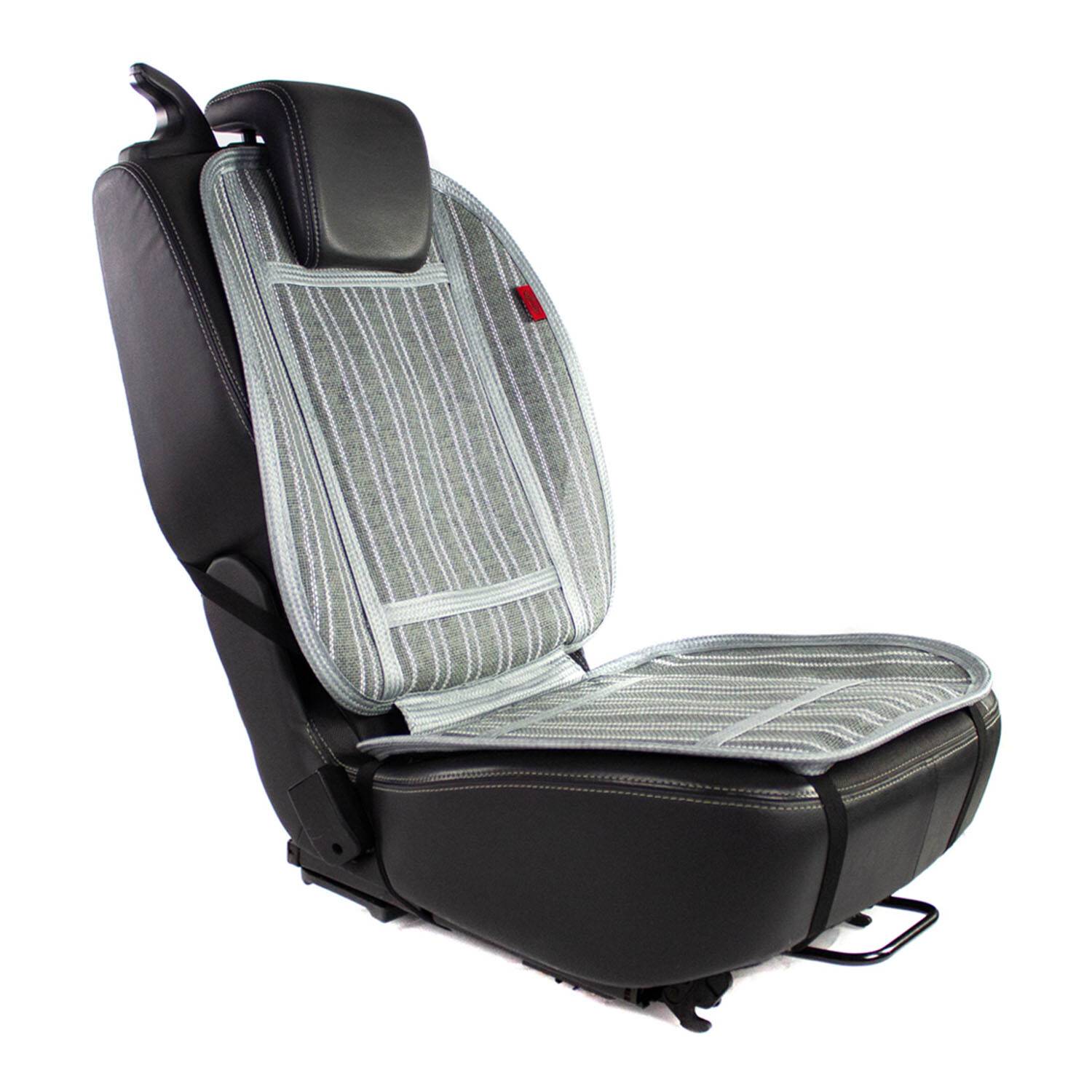 Ein schwarzer und grauer ergonomischer Autositz mit bezogenem Stoffbezug mit Streifen, wobei Funktionen wie Lendenwirbelstütze und verstellbare Kopfstütze hervorgehoben werden.