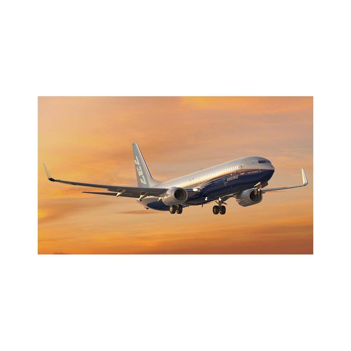 Revell Modellbausatz mit Basiszubehör,Model Set Boeing 737-800