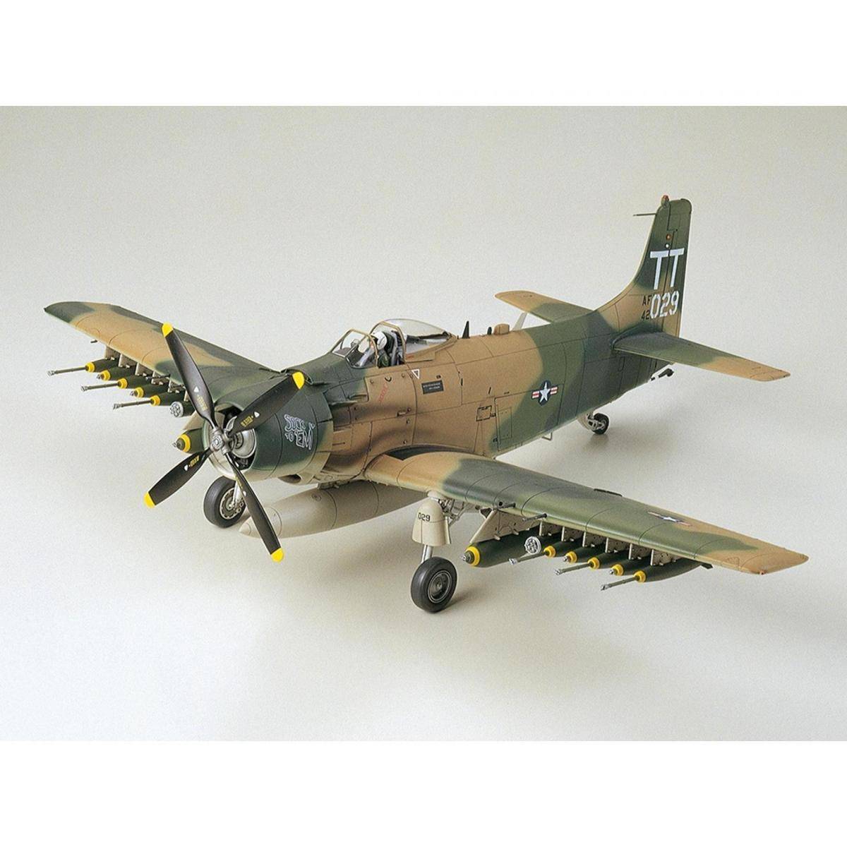 61073 - Modellbausatz,1:48 Douglas A-1J Skyrider USAF