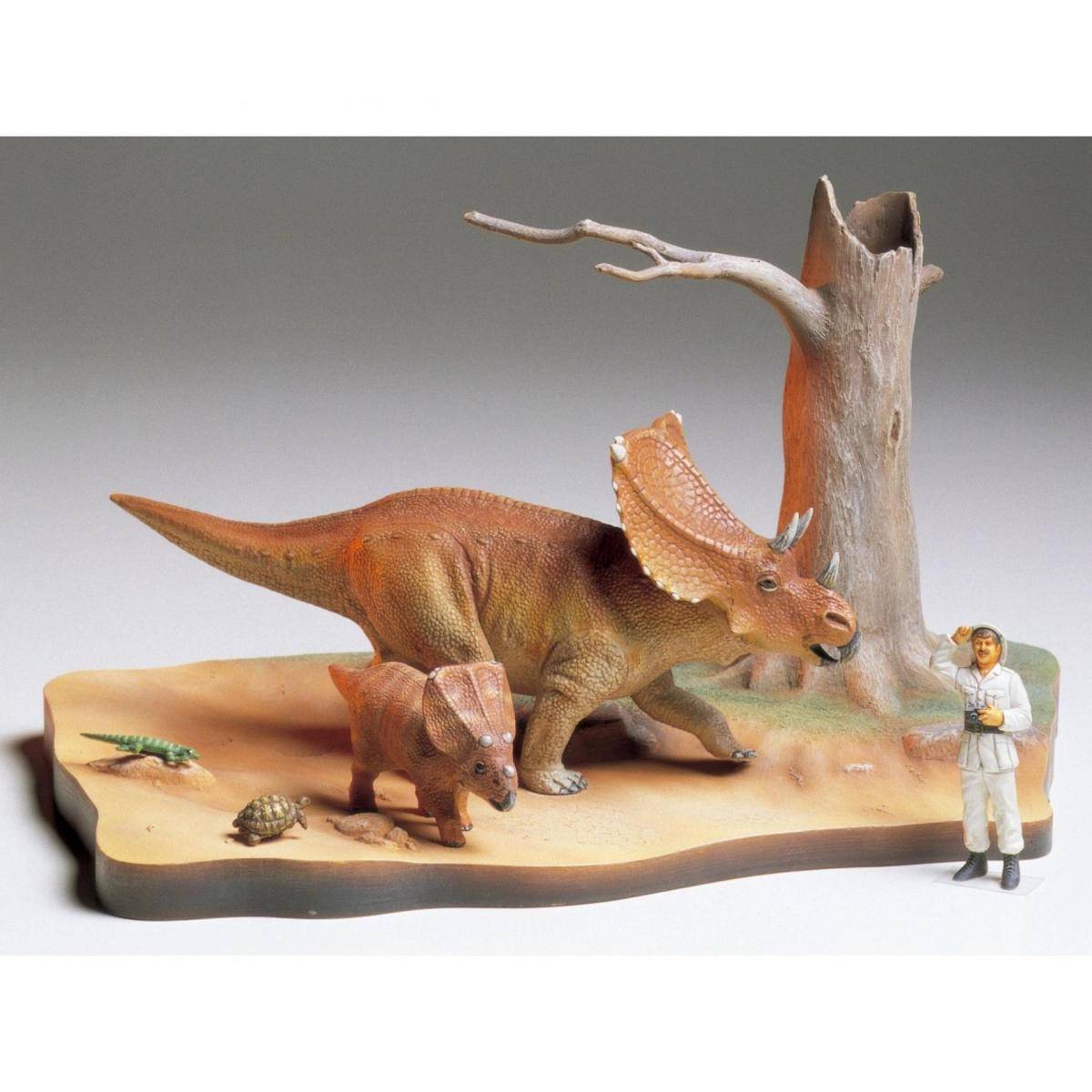 300060101 - 1:35 Chasmosaurus Diorama Set