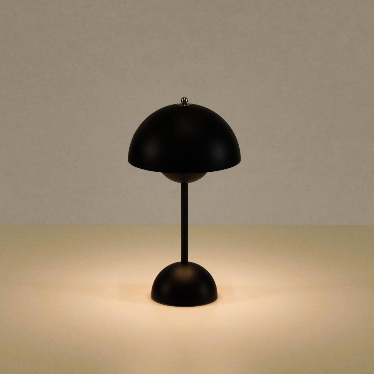 Tischleuchte Metall Pilzform Akku Schwarz  Modernes Design trifft Funktionalität