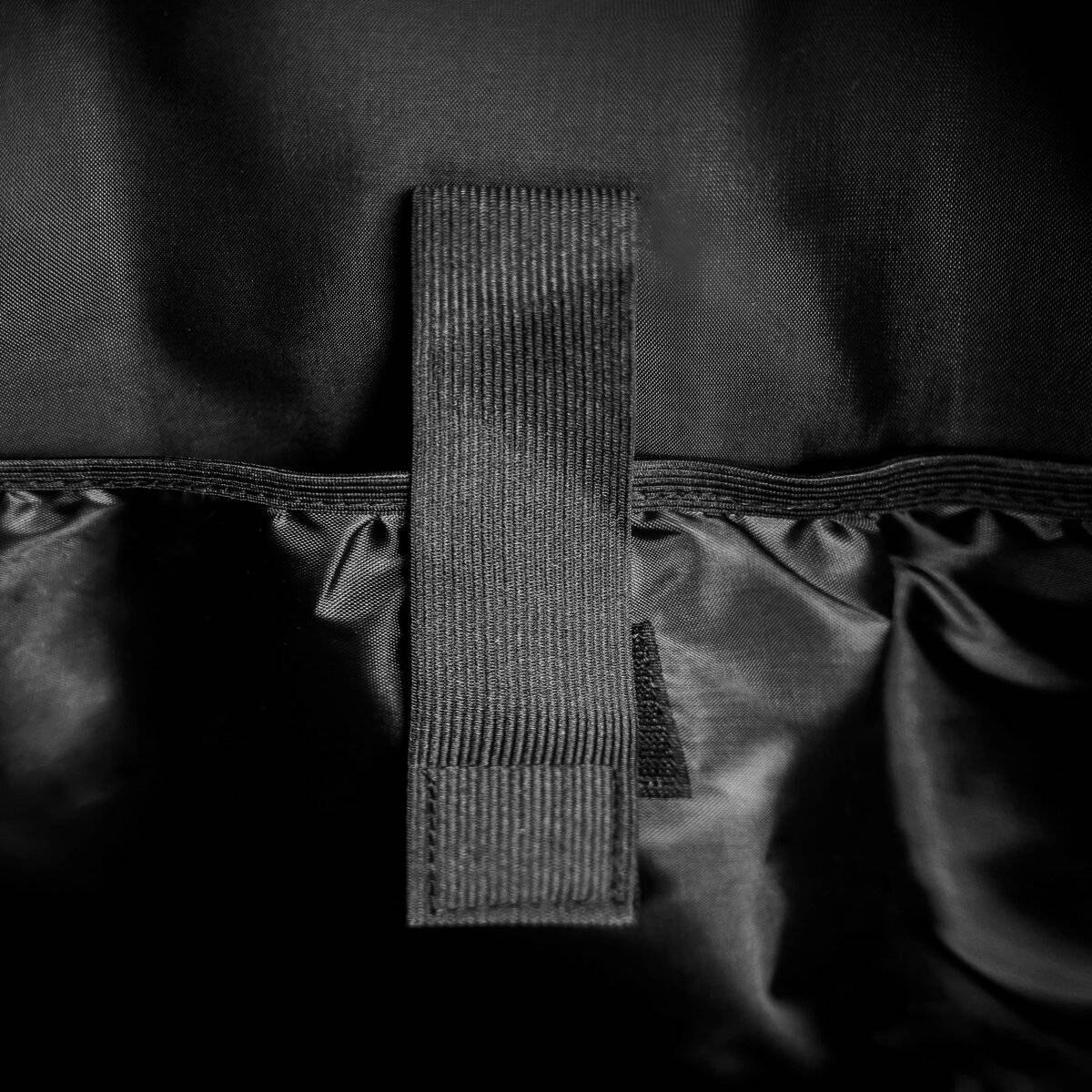 Moderner Rucksack mit geometrischem Muster  vereint Stil und Funktionalität