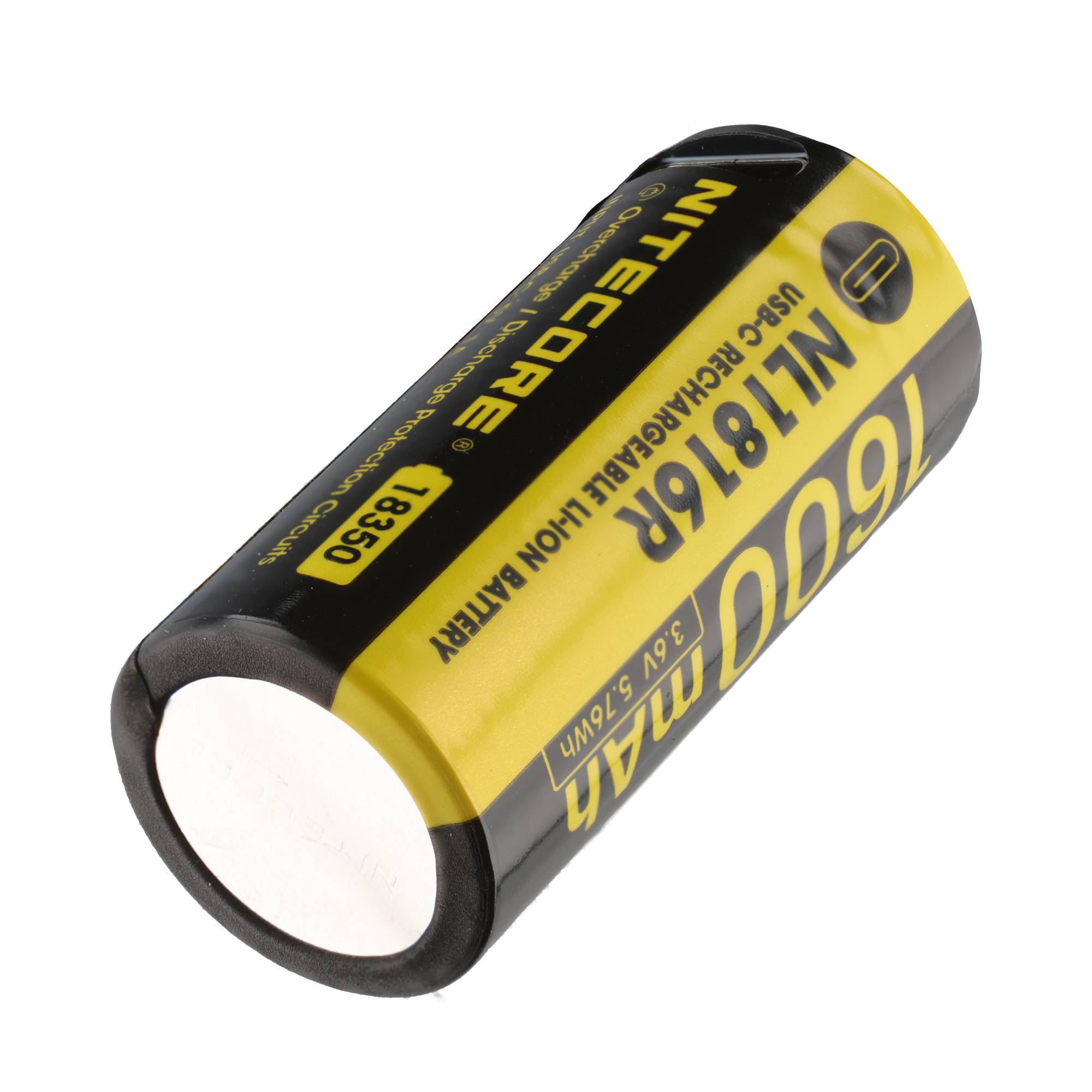 Eine gelb-schwarze zylindrische Batterie mit den Aufschriften „Nitecore NL1836R