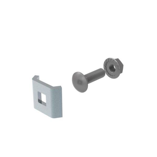 Ein Bolzen und eine Mutter, die neben einer quadratischen Metallplatte mit zentriertem Loch dargestellt sind, deuten auf eine Befestigungsanordnung oder ein Hardwareteil hin.
