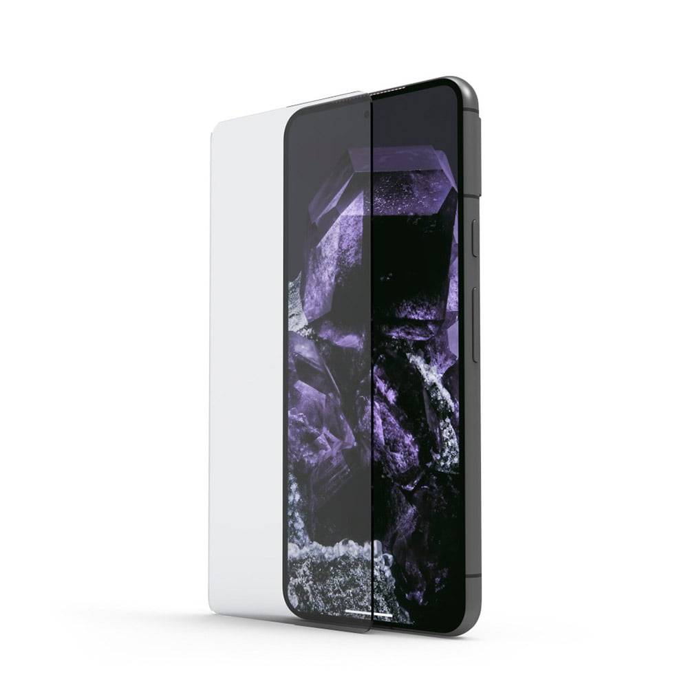 Ein Smartphone mit einem Display, auf dem ein Nahaufnahme-Bild violetter Kristalle zu sehen ist, teilweise verdeckt durch eine transparente Schutzhülle.