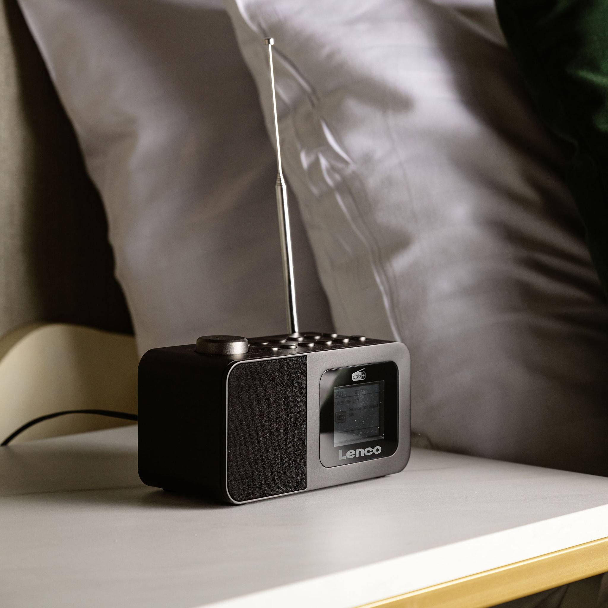 LENCO DAB+/FM Uhrenradio, Bluetooth, Farbdisplay