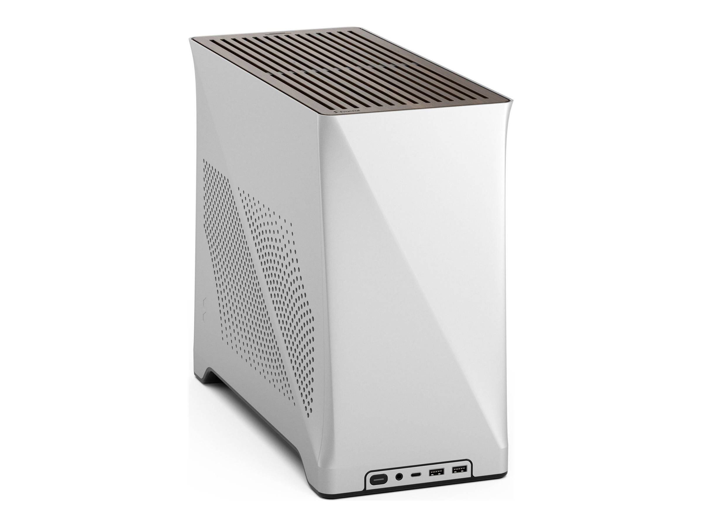 Weißer Desktop-Computer-Gehäuse mit belüfteten Ober- und Seitenpaneelen, dargestellt in Dreiviertelsansicht vor einem einfachen Hintergrund.