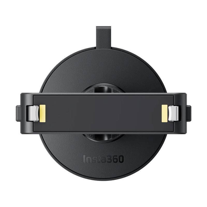 Insta360' Kamerahalterung, kreisförmig mit hervorstehender Klemme, entworfen für stabile Befestigung und 360-Grad-Filmaufnahmen, von oben betrachtet.