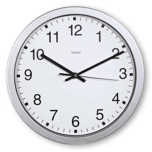 Analoge Wanduhr, zeigt etwa 10:10 an, mit weißem Zifferblatt, schwarzen Zahlen und silbernem Rand.