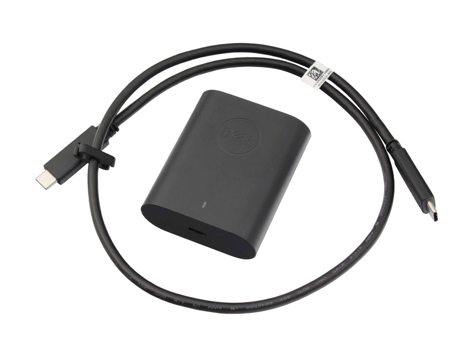 Schwarzes USB-C-Ladekabel mit kompaktem schwarzem Powerbank- oder Adaptergerät, dargestellt auf weißem Hintergrund.