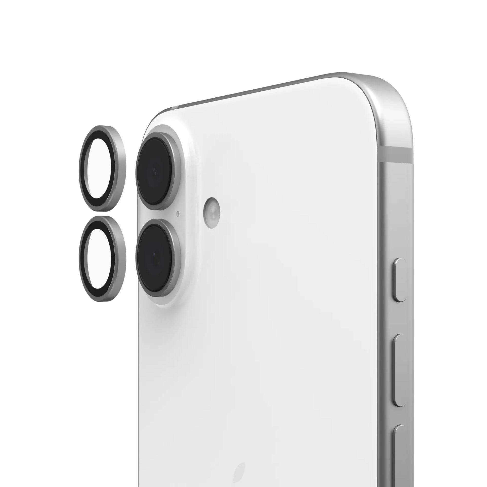 Rückseite eines weißen Smartphones mit einer Dual-Kamera, Blitz und zwei separaten Linsenringen, die daneben schweben, was Kamerateile oder Ersatzkomponenten veranschaulicht.