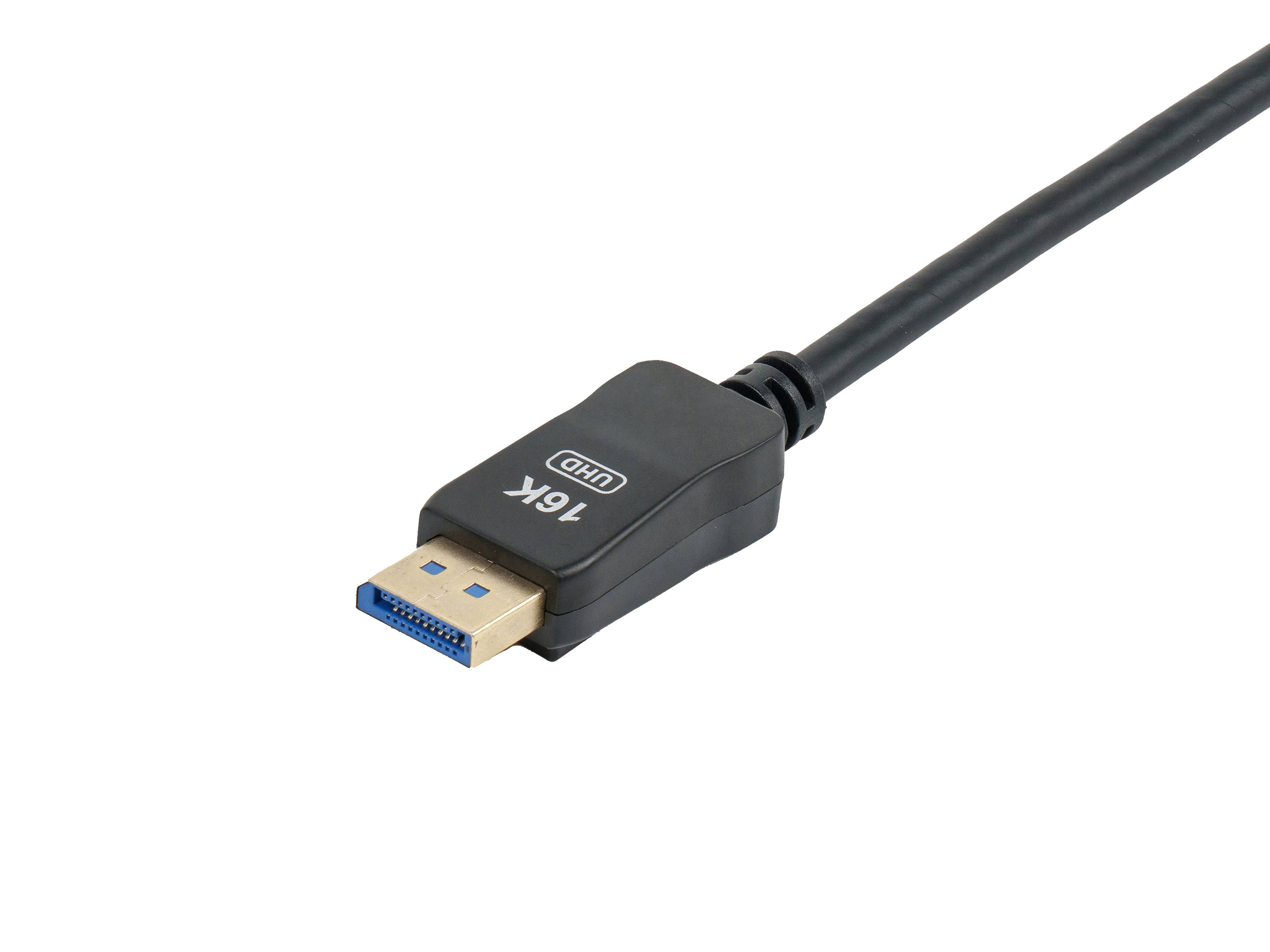 Schwarzes USB-Kabel mit einem blauen 16K-Steckeranschluss auf weißem Hintergrund.