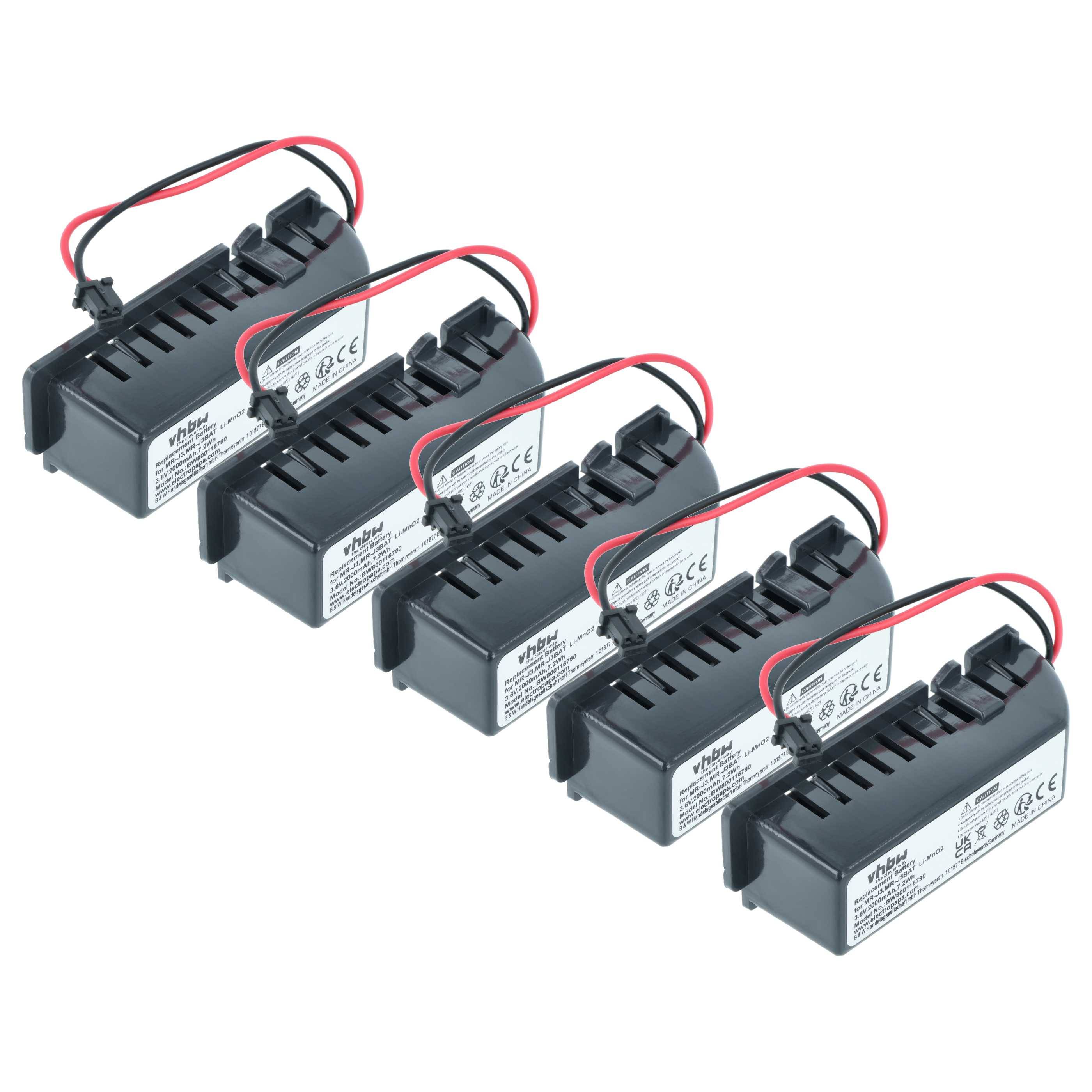 Fünf schwarze wiederaufladbare Batteriepacks mit roten und schwarzen Kabeln diagonal auf weißem Hintergrund angeordnet.